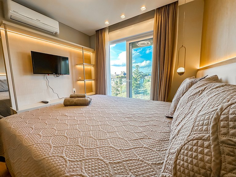 Apê de Luxo em Gramado | 2 Suítes + Lareira