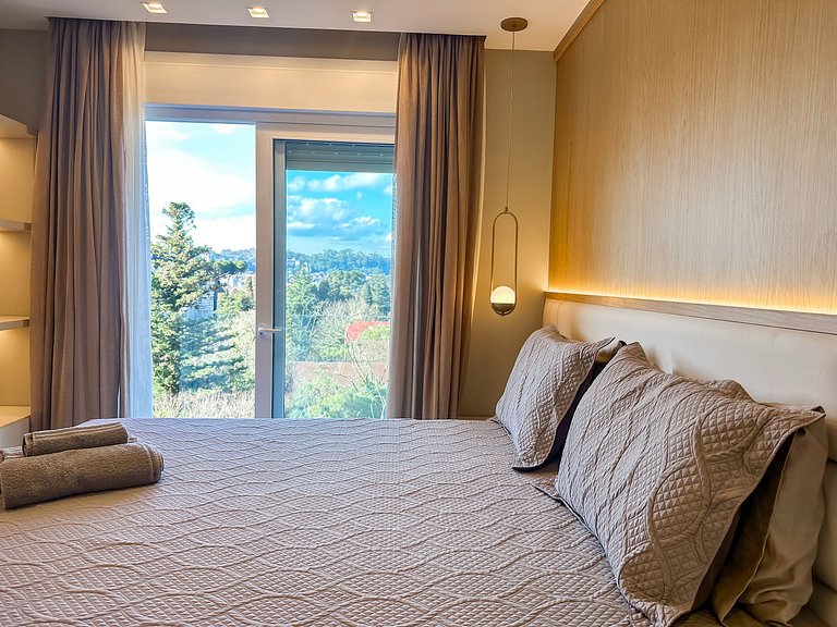 Apê de Luxo em Gramado | 2 Suítes + Lareira