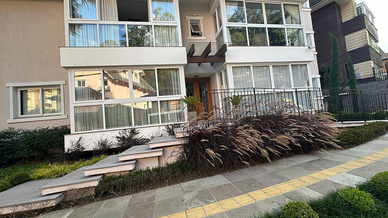 Apto a 150 metros da Rua Coberta