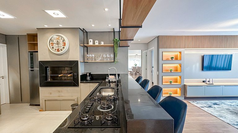 Apto a 150 metros da Rua Coberta