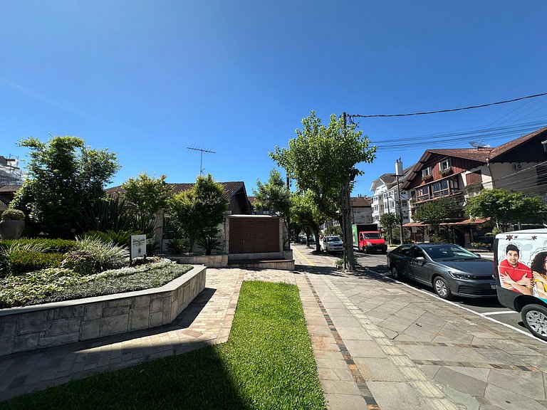 A 100 metros da Rua Coberta!