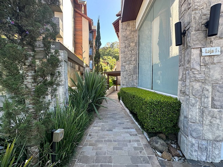 A 100 metros da Rua Coberta!