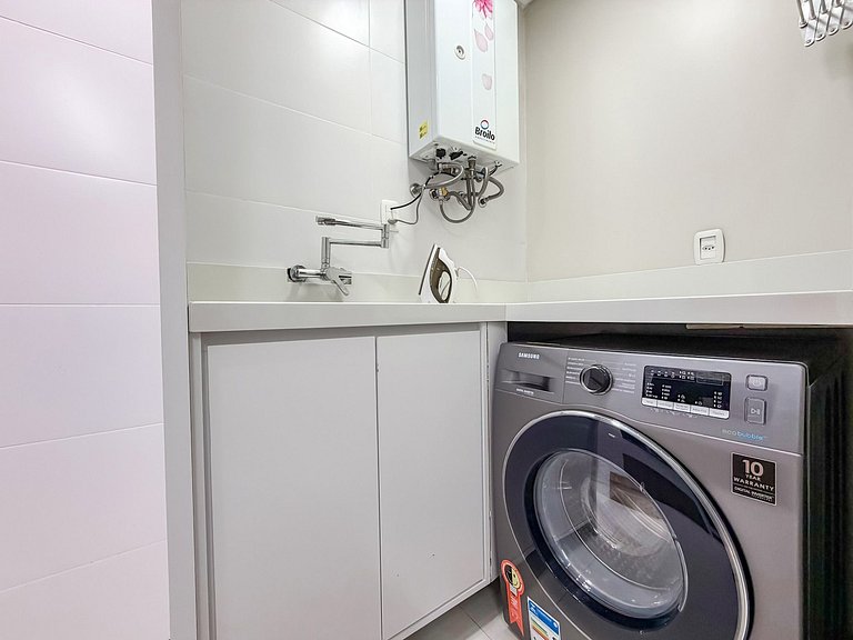 Apto a 150 metros da Rua Coberta