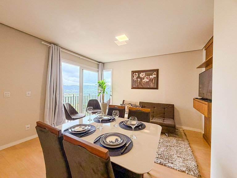 Apto com vista em Gramado, 2 quartos, a 1km da Rua Coberta