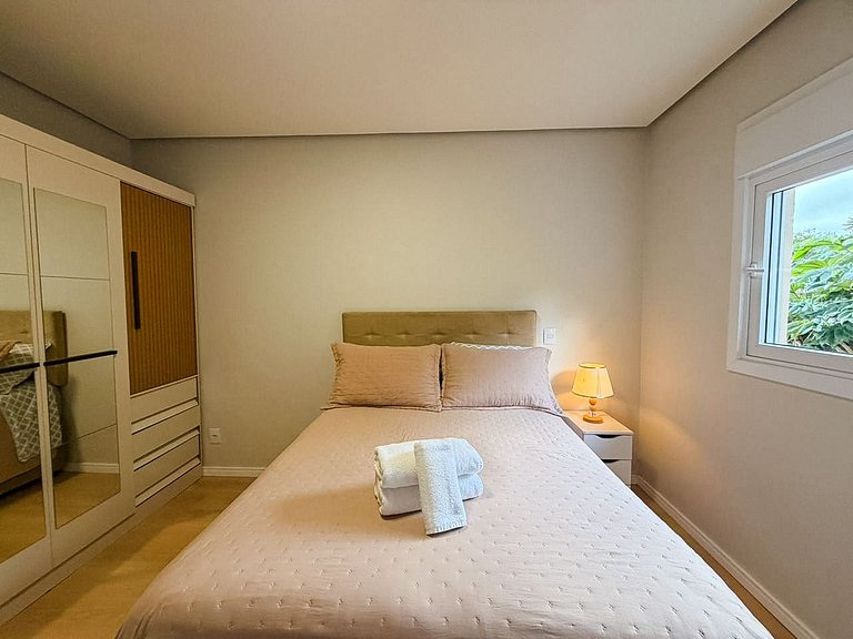 Apto com vista em Gramado, 2 quartos, a 1km da Rua Coberta