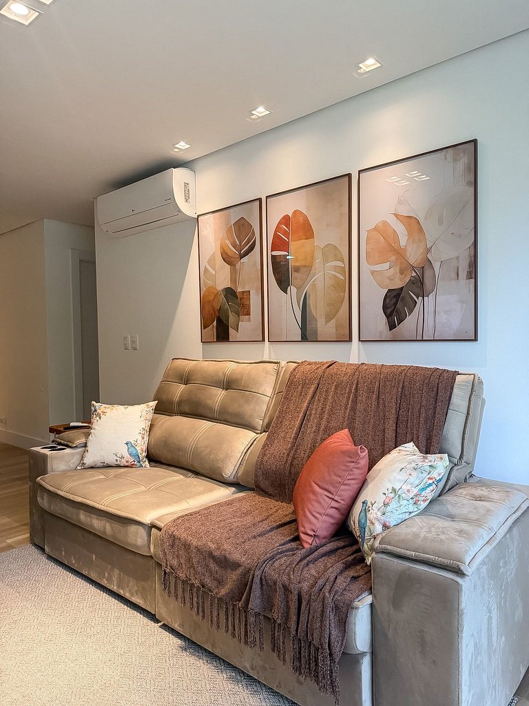 2 suítes • Acomoda 6 • Bavária • Conforto premium