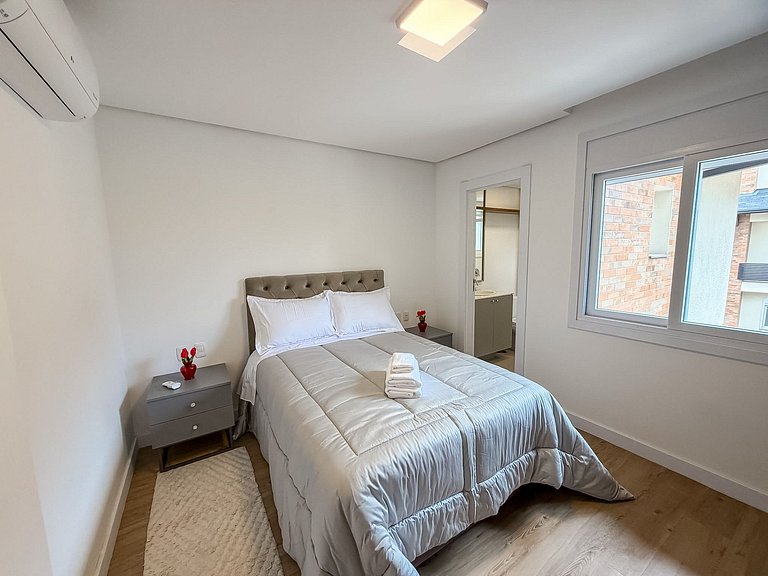 2 suítes • Acomoda 6 • Bavária • Conforto premium