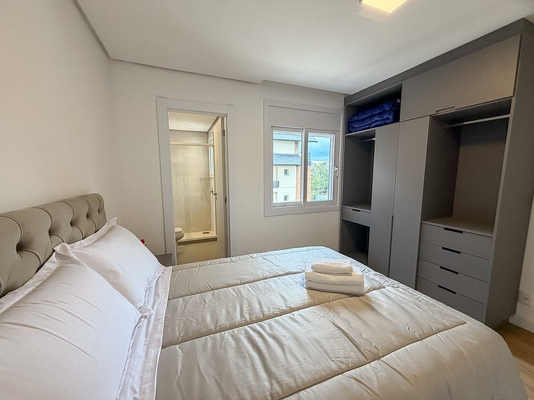 2 suítes • Acomoda 6 • Bavária • Conforto premium