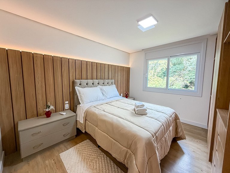 2 suítes • Acomoda 6 • Bavária • Conforto premium