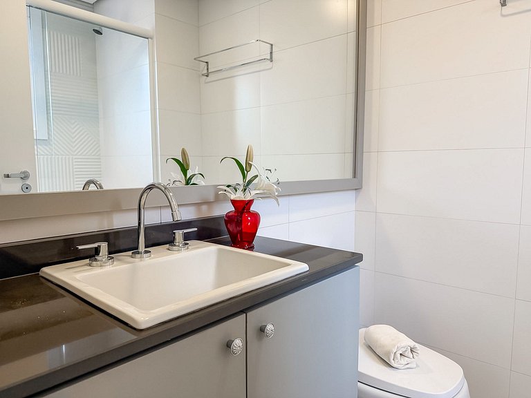 2 suítes • Acomoda 6 • Bavária • Conforto premium