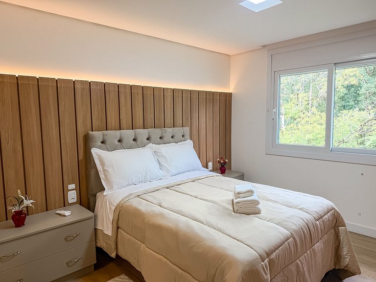 2 suítes • Acomoda 6 • Bavária • Conforto premium