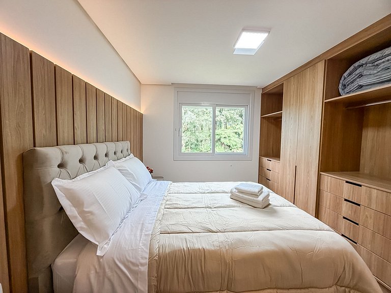 2 suítes • Acomoda 6 • Bavária • Conforto premium