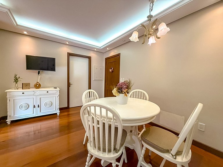 Apto a 500 metros da Borges de Medeiros