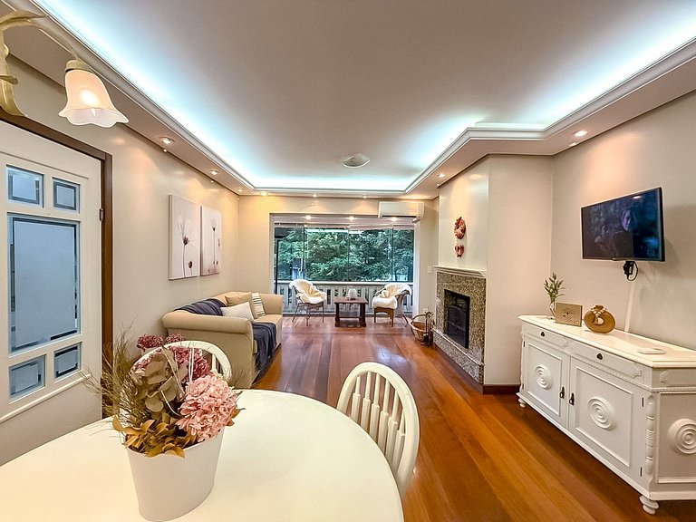 Apto a 500 metros da Borges de Medeiros