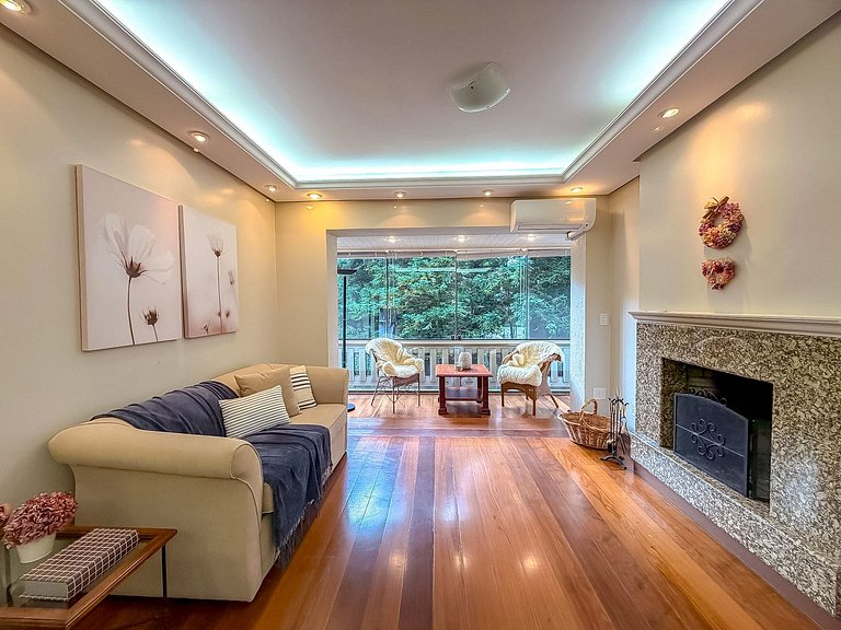 Apto a 500 metros da Borges de Medeiros