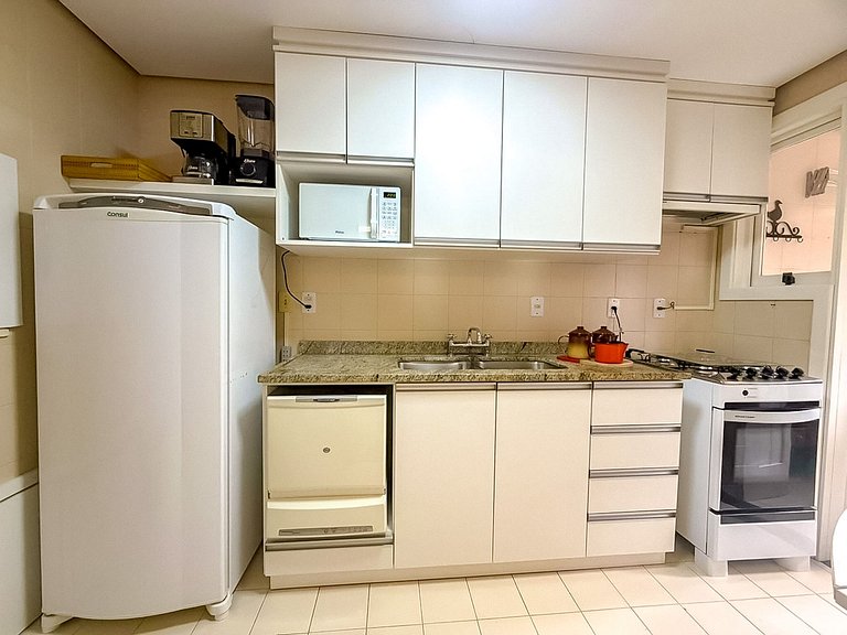 Apto a 500 metros da Borges de Medeiros