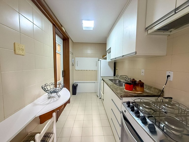 Apto a 500 metros da Borges de Medeiros