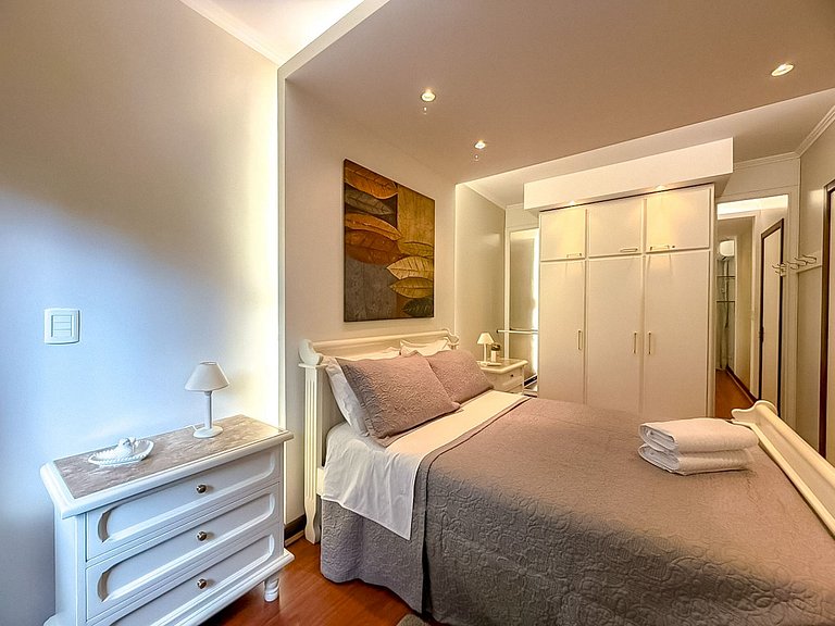 Apto a 500 metros da Borges de Medeiros