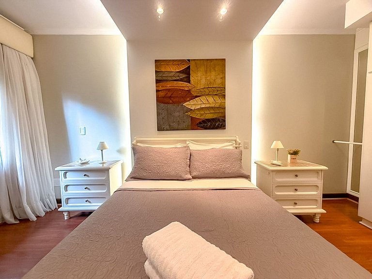 Apto a 500 metros da Borges de Medeiros