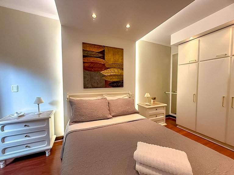 Apto a 500 metros da Borges de Medeiros