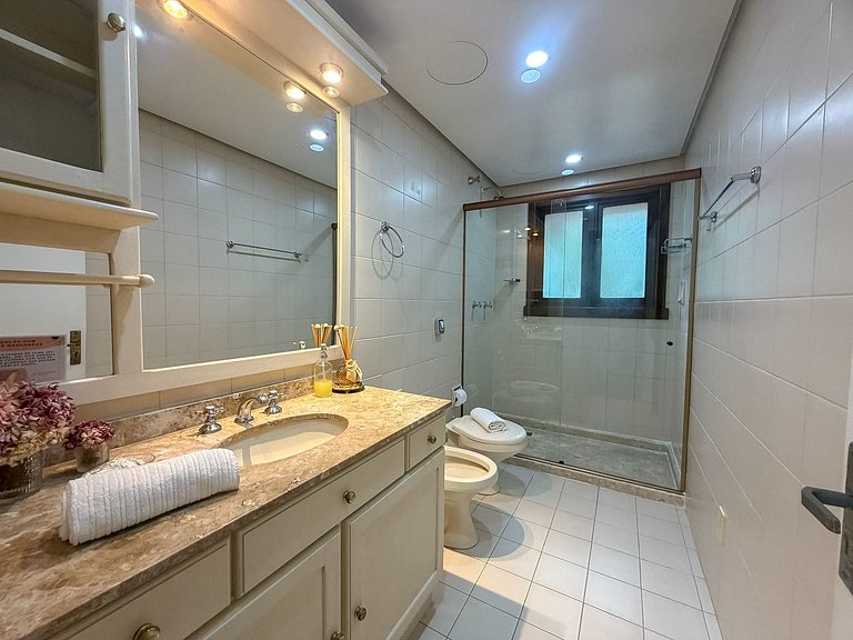 Apto a 500 metros da Borges de Medeiros