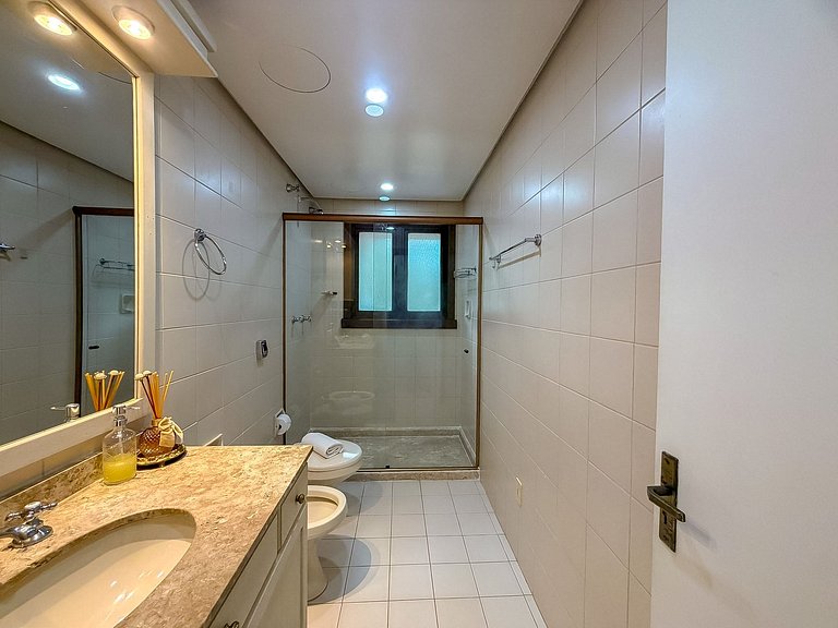 Apto a 500 metros da Borges de Medeiros