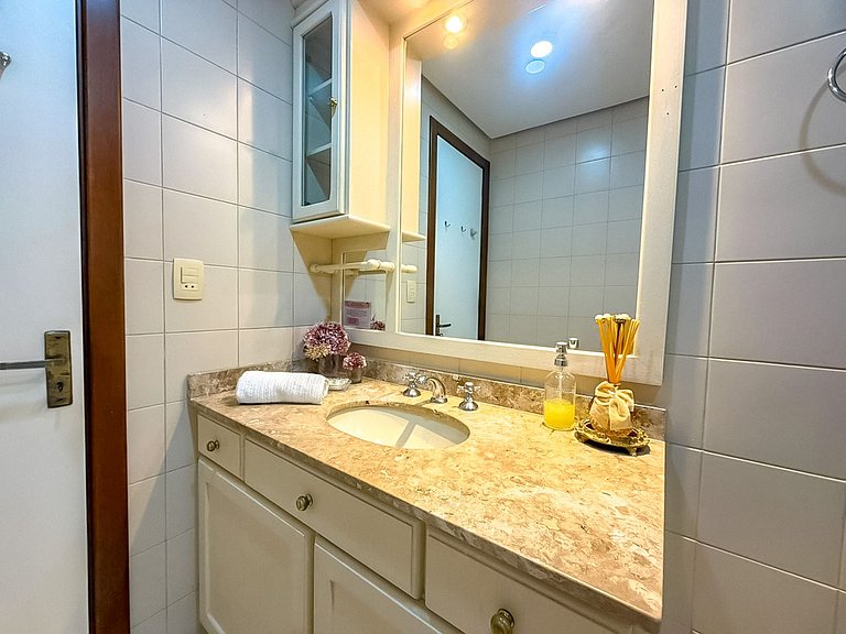 Apto a 500 metros da Borges de Medeiros