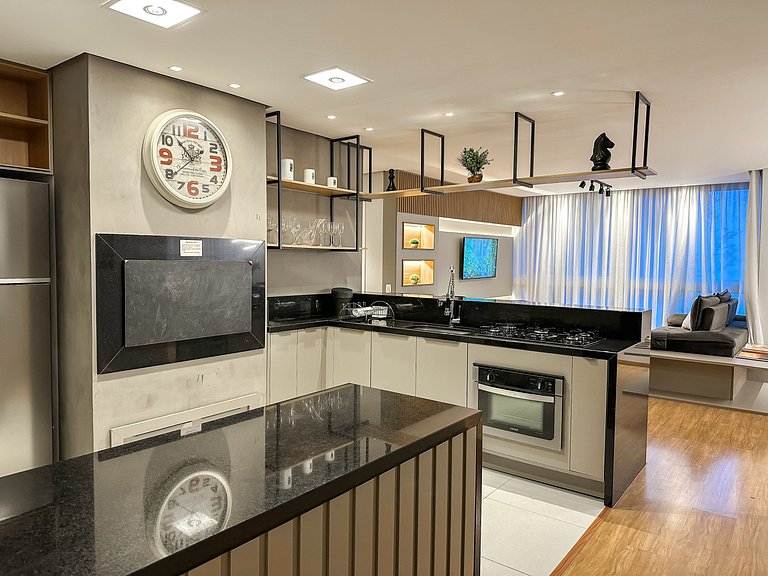 Apto a 150 metros da Rua Coberta