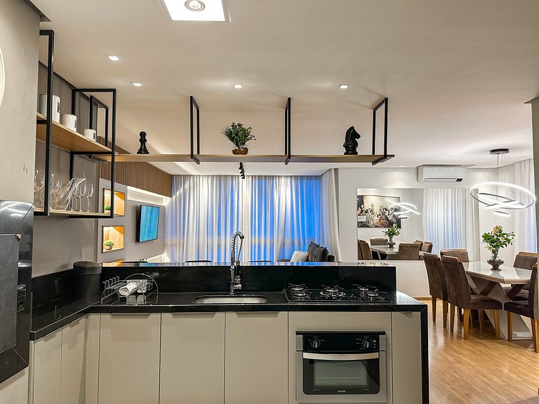 Apto a 150 metros da Rua Coberta