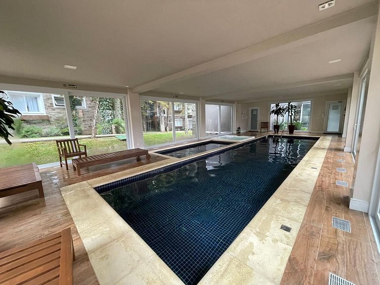 Apto confortável com piscina aquecida e jacuzzi