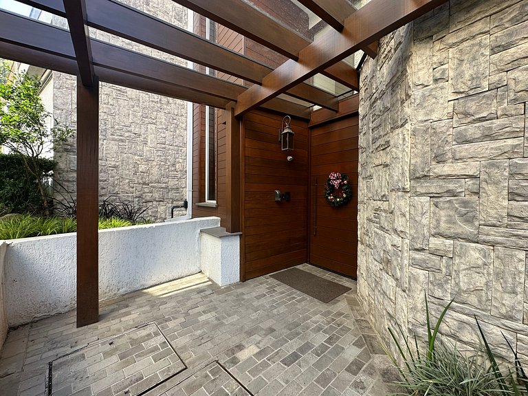 A 100 metros da Rua Coberta!