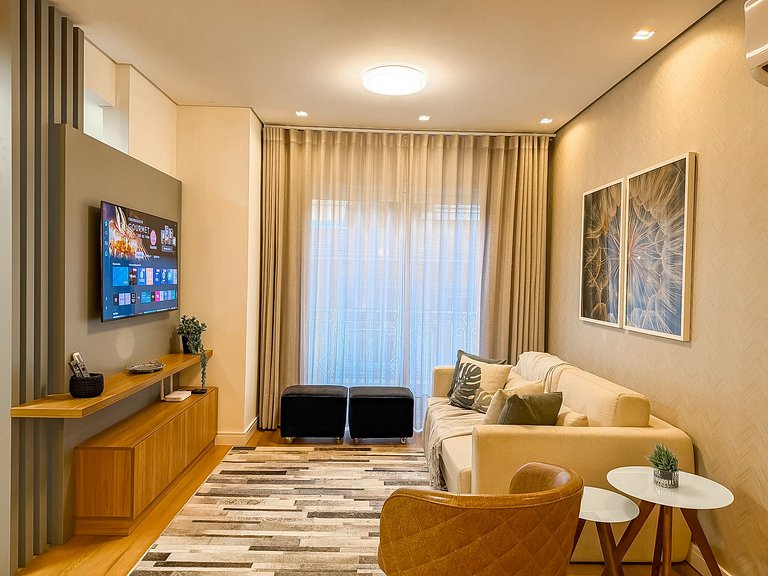 Apt 2 suites e 2 vagas, metros da Rua Coberta