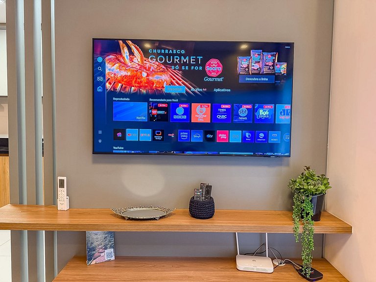 Apt 2 suites e 2 vagas, metros da Rua Coberta