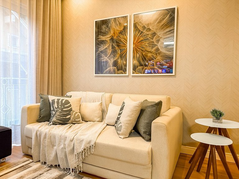 Apt 2 suites e 2 vagas, metros da Rua Coberta