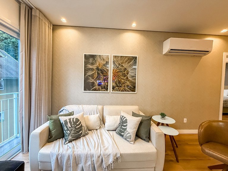 Apt 2 suites e 2 vagas, metros da Rua Coberta