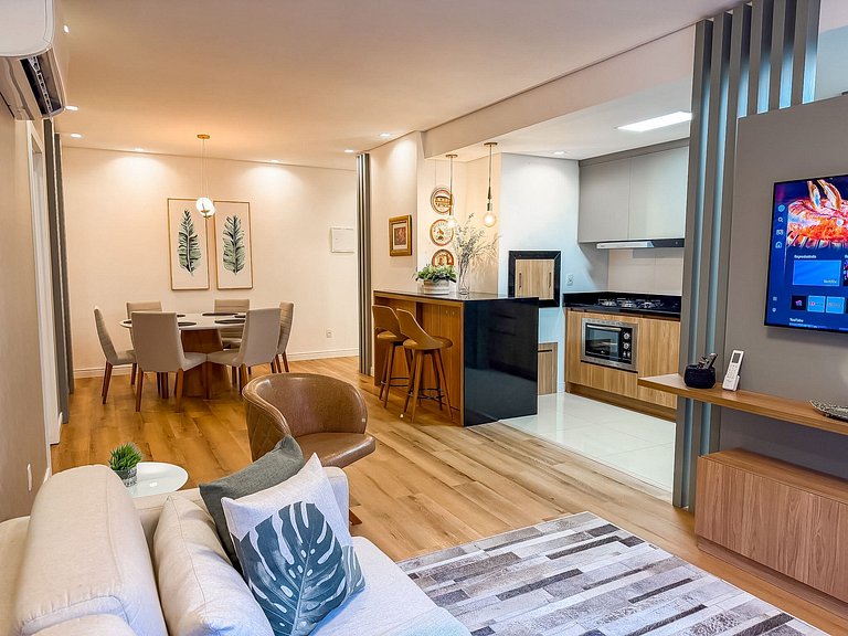 Apt 2 suites e 2 vagas, metros da Rua Coberta