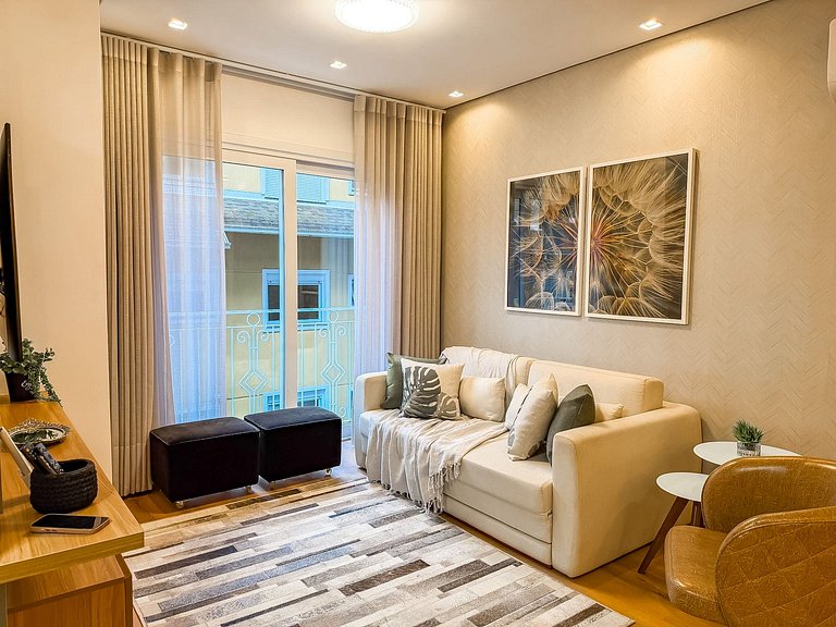 Apt 2 suites e 2 vagas, metros da Rua Coberta