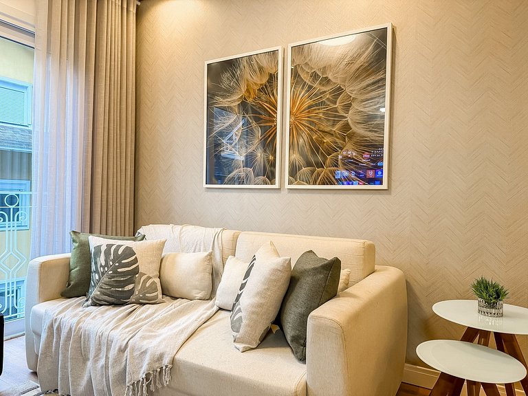 Apt 2 suites e 2 vagas, metros da Rua Coberta
