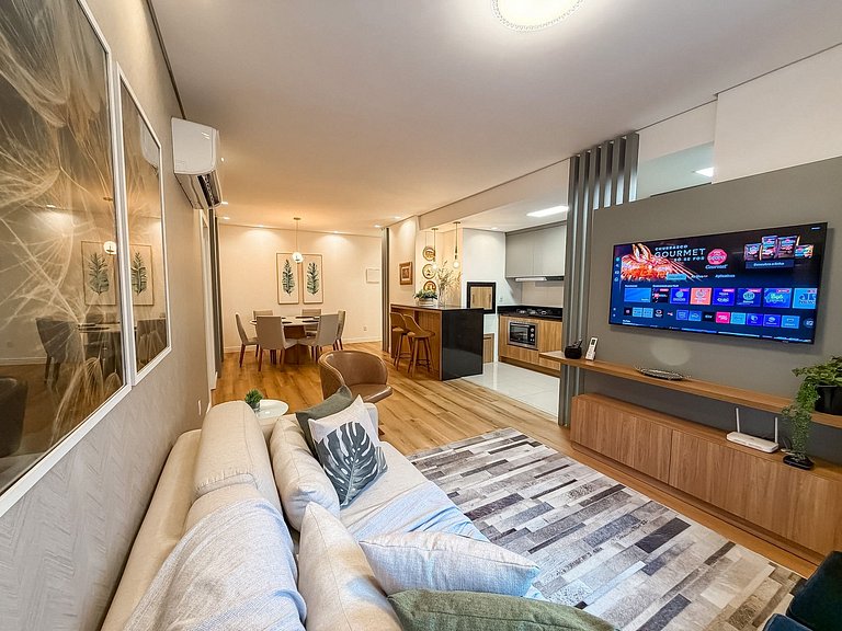 Apt 2 suites e 2 vagas, metros da Rua Coberta