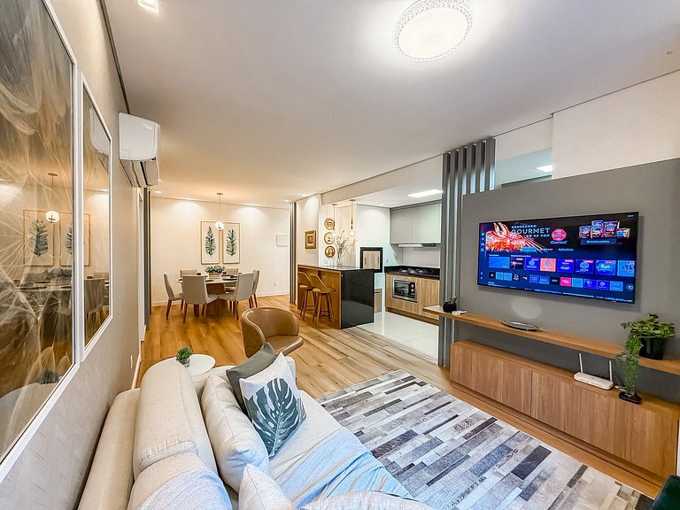 Apt 2 suites e 2 vagas, metros da Rua Coberta
