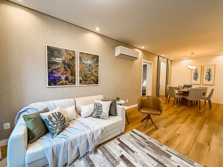 Apt 2 suites e 2 vagas, metros da Rua Coberta