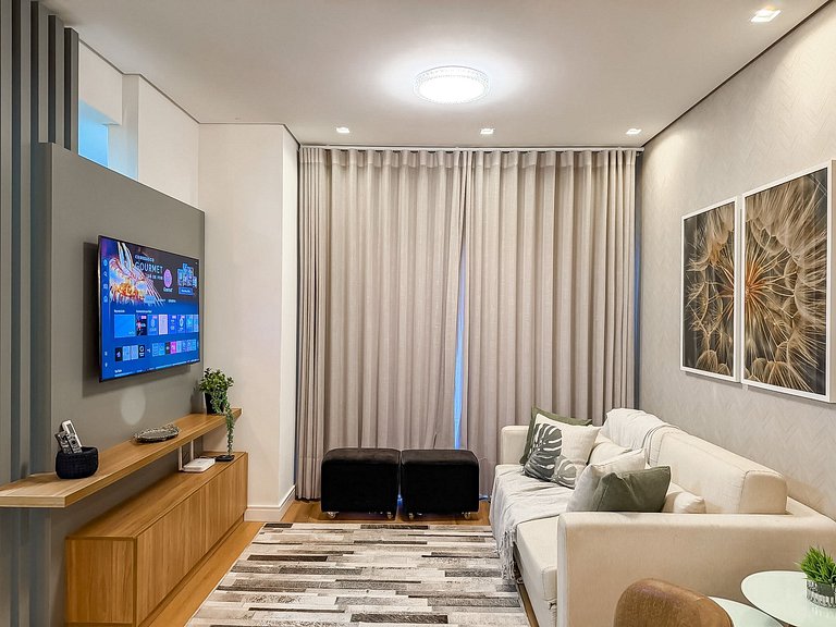 Apt 2 suites e 2 vagas, metros da Rua Coberta