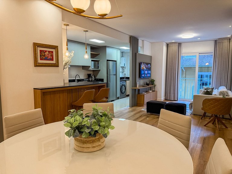 Apt 2 suites e 2 vagas, metros da Rua Coberta