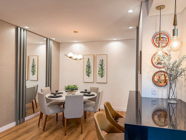 Apt 2 suites e 2 vagas, metros da Rua Coberta