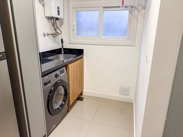 Apt 2 suites e 2 vagas, metros da Rua Coberta