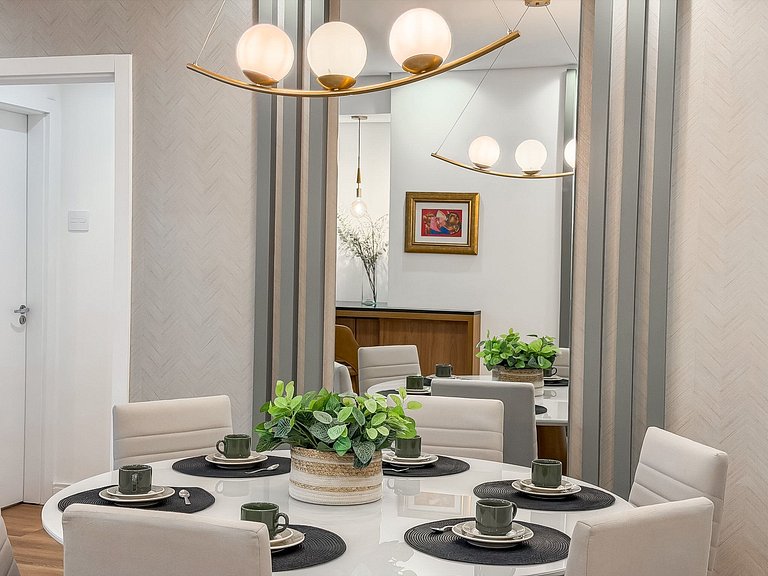 Apt 2 suites e 2 vagas, metros da Rua Coberta