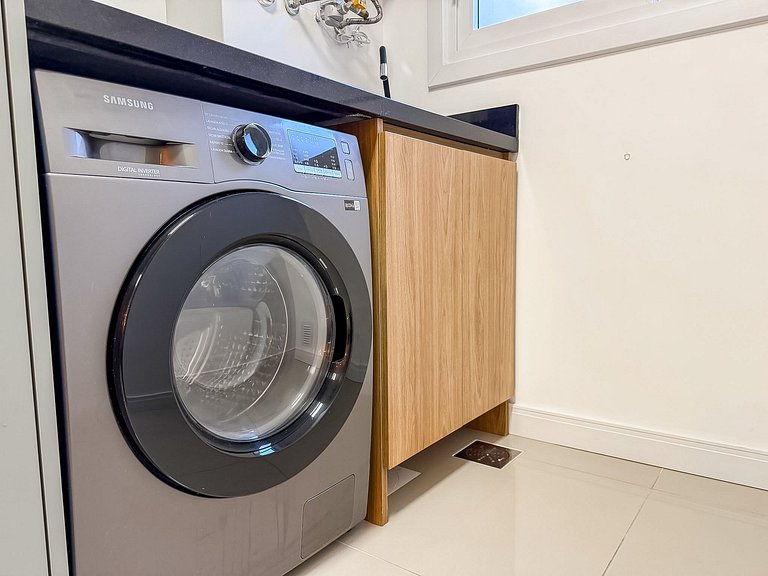 Apt 2 suites e 2 vagas, metros da Rua Coberta
