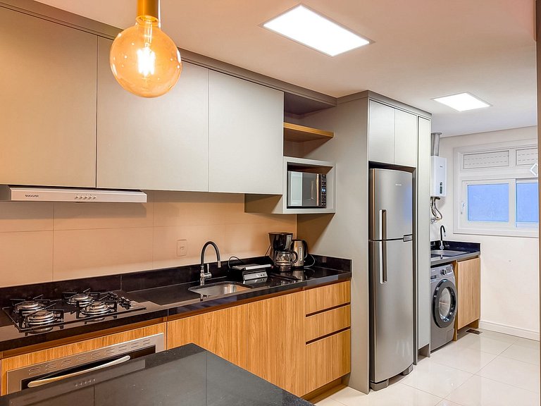 Apt 2 suites e 2 vagas, metros da Rua Coberta