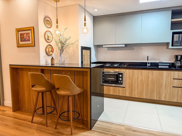 Apt 2 suites e 2 vagas, metros da Rua Coberta