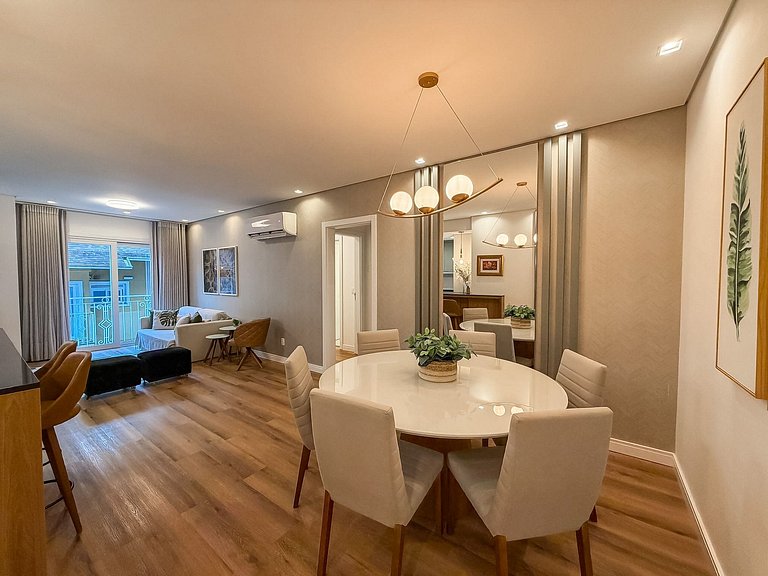 Apt 2 suites e 2 vagas, metros da Rua Coberta